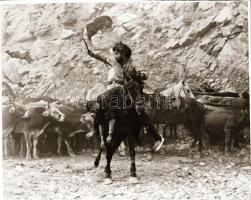 ,,Carmen" című film állóképei, 27 db negatív, ezekről készültek a mozik előcsarnokában kiállíto...