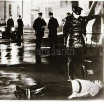 ,,Éjszakai razzia" című film állóképei, 32 db negatív, ezekről készültek a mozik előcsarnokában...