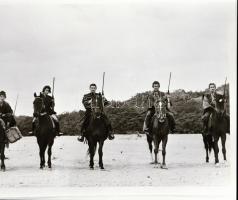 ,,A halál elődje" című film állóképei, 37 db negatív, ezekről készültek a mozik előcsarnokában ...