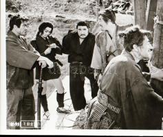 ,,A halál elődje" című film állóképei, 37 db negatív, ezekről készültek a mozik előcsarnokában ...