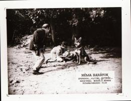 ,,Néma barátok" című film állóképei, 21 db negatív, ezekről készültek a mozik előcsarnokában ki...