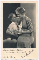 195 db RÉGI motívumos képeslap; hölgyek, színész, több fotólappal / 195 pre-1945 motive postcards; l...