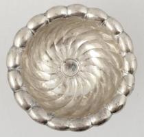 Ezüst (Ag.) csavart bordázatú talpas kínáló, jelzett, mesterjeggyel, m:11 cm, d:16 cm, nettó:230g