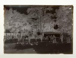 cca 1940 Bács-Kiskun megye, Lőcsei Árpád (?-?) vándorfényképész 13 db vintage üveglemez negatívja vá...