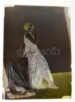 cca 1938 Eger, a Foto-GRÁF műterem 13 db vintage üveglemez negatívja az egri leánykákról és szépassz...