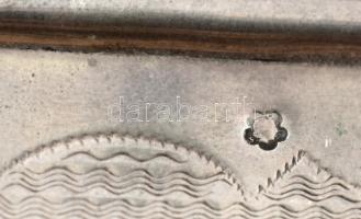 Ezüst (Ag.) cukordoboz, jelzett, mestejeggyel, belül aranyozott, gravírozott OB monogramos nemesi cí...