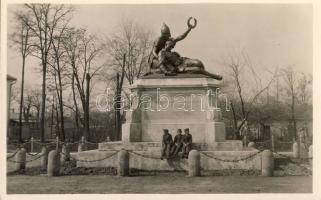 Jászkisér-Hősök szobra