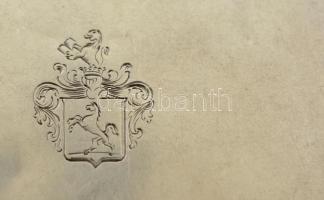 Ezüst (Ag.) cigarettatálca áttört lovasnő képével, bőr betéttel, jelzett, mesterjeggyel, a csongrádi...