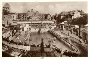 Budapest XI. Szent Gellért szálloda és gyógyfürdő, hullámfürdő, fürdőzők
