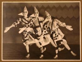 1929 Hegyei Tibor: Hármas marionett, feliratozott vintage fotóművészeti alkotás Szentpál Olga mozgás...