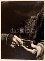 cca 1965 Vincze János (1922-1998): Visszajáró, jelzés nélküli vintage fotóművészeti alkotás a szerző hagyatékából, farost lemezre kasírozva, 40x29,5 cm