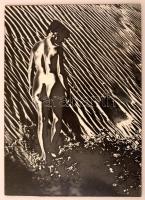 cca 1985 Vincze János (1922-1998): Vonalak és foltok, feliratozott vintage fotóművészeti alkotás, farost lemezre kasírozva, 37x26