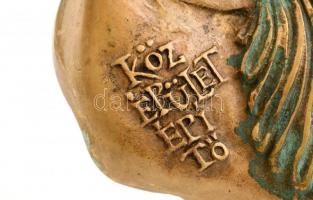 Lendvai István (1947- ): Középület-építő, bronz kisplasztika, jelzett, talapzaton, m: 15,5 cm