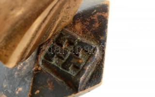 Lendvai István (1947- ): Középület-építő, bronz kisplasztika, jelzett, talapzaton, m: 15,5 cm