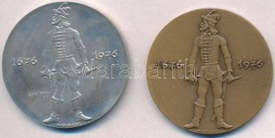 Madarassy Walter (1909-1994) 1976. "Rákóczi Ferenc / 1676-1976" Ag és Br emlékérem pár (25...