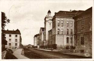 Pécs Tudományegyetem photo (small tear)