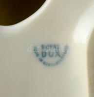 cca 1970 Royal Dux fekvő macska, fehér mázas, jelzett, hibátlan, h:18 cm, m:16 cm