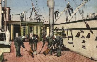 Pola, Deckfegen / K.u.K. Kriegsmarine, mariners cleaning deck of an Austro-Hungarian battleship (EB)