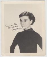 Audrey Hepburn (1929-1993) színésznő nyomtatott aláírása egy őt ábrázoló fotón / autograph signature