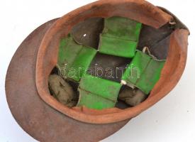 Bőr borítású régi gyerek lovagló kobak, állítható, közepes állapotban,  21×15 cm