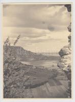 1942 Badacsony látképe a szigligeti várból, jelzetlen fotó, 23,5x17,5 cm