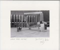 1983 Jankovszky György(1946-): New York, World Trade Center, feliratozva, aláírt, pecséttel jelzett, kartonra kasírozva, 11,5x16,5 cm