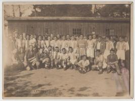 cca 1920-1930 Futballcsapat csoportképe, jelzetlen fotó, 18x24 cm