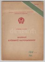 cca 1950 a Magyar Szabadságharcos Szövetség Országos Központ Ejtőernyős Körének segédlete ejtőernyő hajtogatáshoz. Bizalmas! 055. nyilvántartási számú példány. Papírkötésben, jó állapotban.