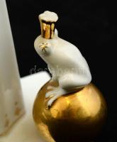 Aquincumi királylány és béka királyfi, kézzel festett, jelzett, kis kopásnyomokkal, m: 21,5 cm