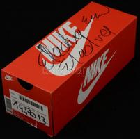 Aquincumi királylány és béka királyfi, kézzel festett, jelzett, kis kopásnyomokkal, m: 21,5 cm