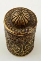 Antik réz szelence, belső Ázsiáiból, oldalán előkelőségekkel, poncolt, jelzés nélkül, m:6 cm