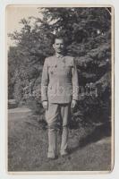 1941 Sályi Géza magyar királyi ezredes egészalakos portréja, fotólap, hátulján feliratozva, 14×9 cm