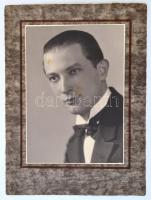 cca 1930 2 db portréfotó Jacques&Lo párizsi műterméből, karontra ragasztva, 31×23,5 cm