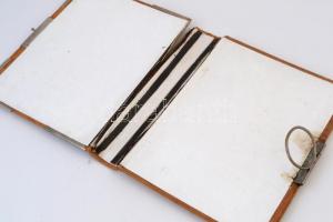 Régi  szecessziós fotóalbum fém veretekkel, bőr borítással, több szakadással, belseje üres, 27×21 cm