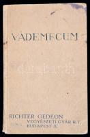 Vademecum. Bp, 1941, Richter Gedeon Vegyészeti Gyár Rt., 1 t. + 86 p. Kiadói papírkötés, a borítója foltos, a hátoldalán ceruzás firka. Richter-féle készítményeket tartalmazó füzetke.