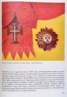 Gergely Jenő: A pápaság története. Bp., 1982, Kossuth. Kiadói egészvászon kötés, kissé szakadozott p...