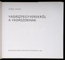 Hardy József: Vadászfegyverekről a vadászoknak. Budapest, 1969, Műszaki Könyvkiadó, 263 p. Kiadói eg...