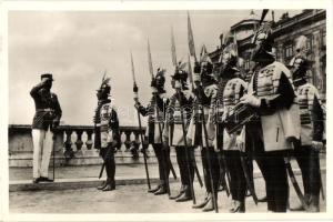 Koronaőrség váltás Budapesten a Királyi várban / Crown guards in Budapest (fl)