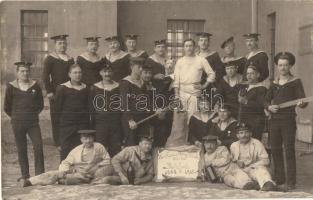 1912 Budapest III. Óbuda, Tengerészeti különítmény csoportképe Zur Erinnerung an den letzten Stockfisch 1908-1912 / K.u.K. Navy mariners group photo (EK)