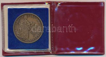 Vegyes: Ausztria 1982. "275 éves a Dorotheum - Bécs" ezüstözött Br emlékérem eredeti tokba...