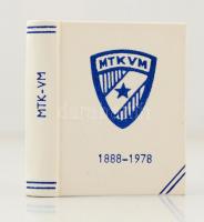 MTKVM. 1888-1978. Magyar Testgyakorlók Köre VM 90 éves. Szerk.: Kovács Mihály. Miskolc, 1978, Miniatűrkönyvgyűjtők Klubja. Kiadói fehér műbőr kötés. Számozott (1500/06.) példány, fekete számozással. Kereskedelmi forgalomba nem került.