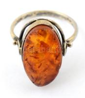 Ezüst(Ag) gyűrű borostyán kővel, jelzett, méret: 58, bruttó: 3,7 g