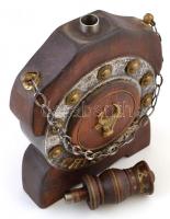 "Moldova - Chişinău" feliratú fém és réz rátétes nagyméretű fa kulacs, jó állapotban, m: 3...