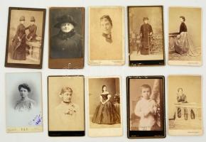 cca 1860-1900 Hölgyeket ábrázoló keményhátú műtermi fotók, 10 db, 10x6 cm