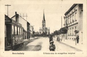 Szombathely, Ó-perint utca és evangelikus templom, villamos Eternit reklámmal az oldalán (EK)