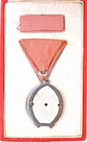 1964. "Munka Érdemrend" ezüst fokozata, zománcozott Br kitüntetés miniatűrrel szalagsávon,...