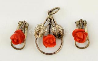 Ezüst(Ag) fülbevalópár és medál korall díszítéssel, jelzett, bruttó: 3,2 g
