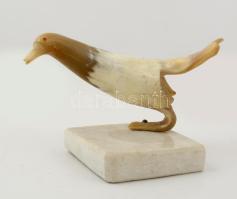 Szaruból készült madár figura, műkő talapzattal, m:10 cm, h:17 cm