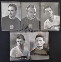 cca 1954 Magyar válogatott labdrúgók, többségében az Aranycsapat tagjai, 17 db hivatalos sajtófotó: ...