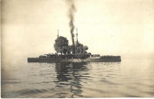 SMS Viribus Unitis, a K. u. K. Haditengerészet csatahajója tüzelés közben / SMS Viribus Unitis Austro-Hungarian Navy Tegetthoff class battleship, phot. Alios Beer